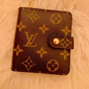 Authentic Louis Vuitton Bifold Monogram Wallet